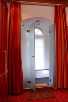 Luxurious rain shower in the Tower Room Gauguin